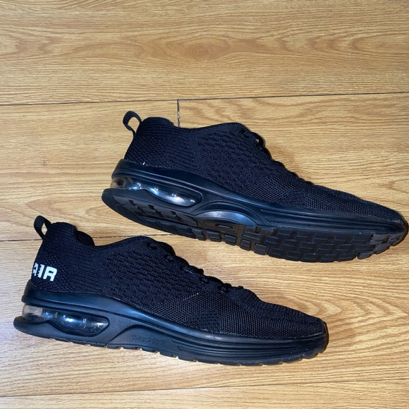 Black athletic sneakers - Picture 2 of 3